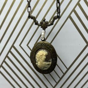 Vintage s945‎ Antique Vintage Gold Filled Cameo Photo Pendant Rare Collect Q15
